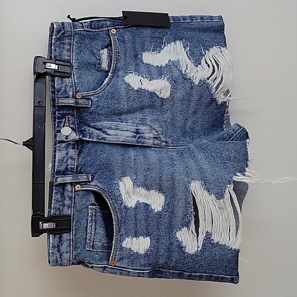 BLANKNYC NWT THE BARROW VINTAGE HIGH RISE SHORTS - Picture 1 of 8